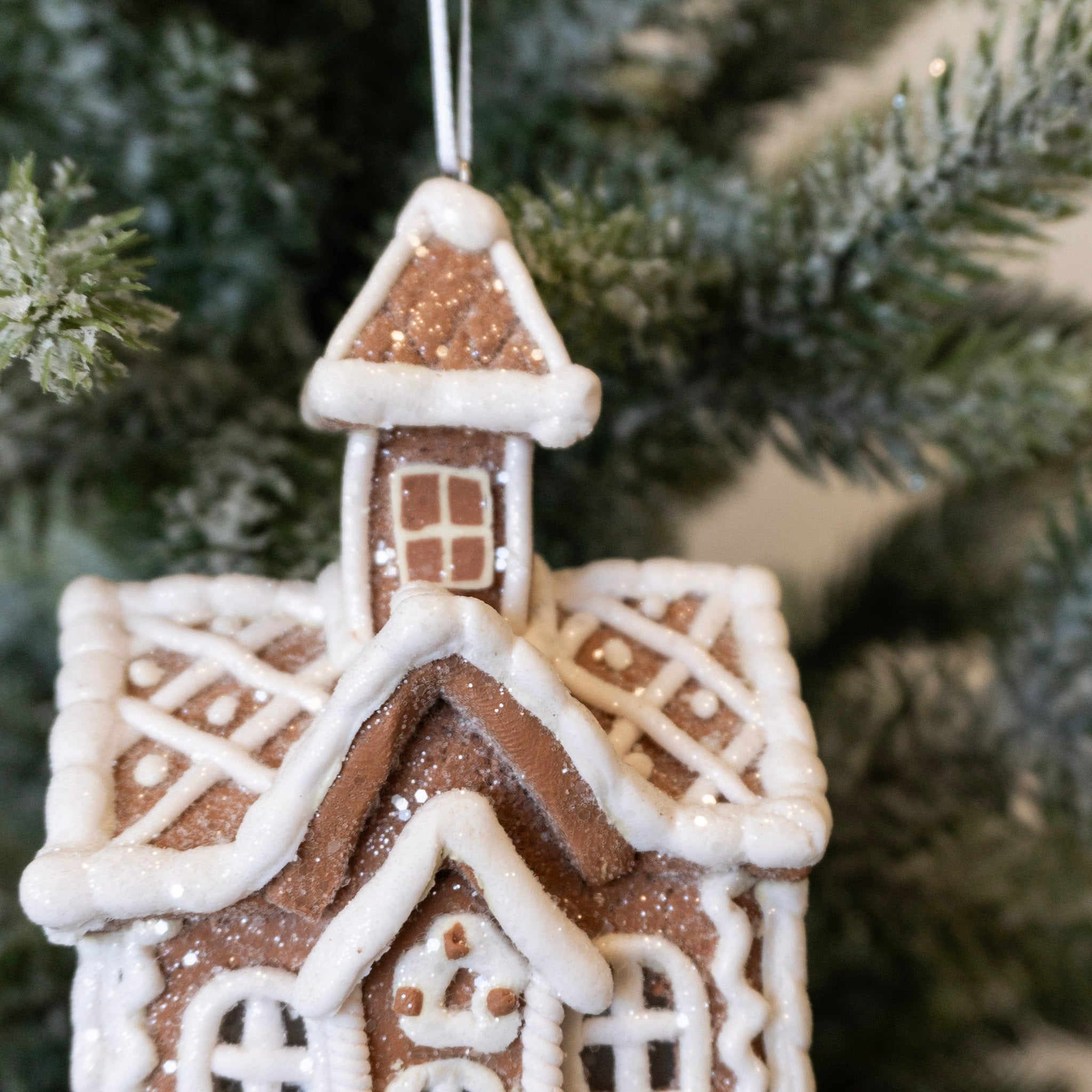 Lighted Gingerbread House Ornament (1)