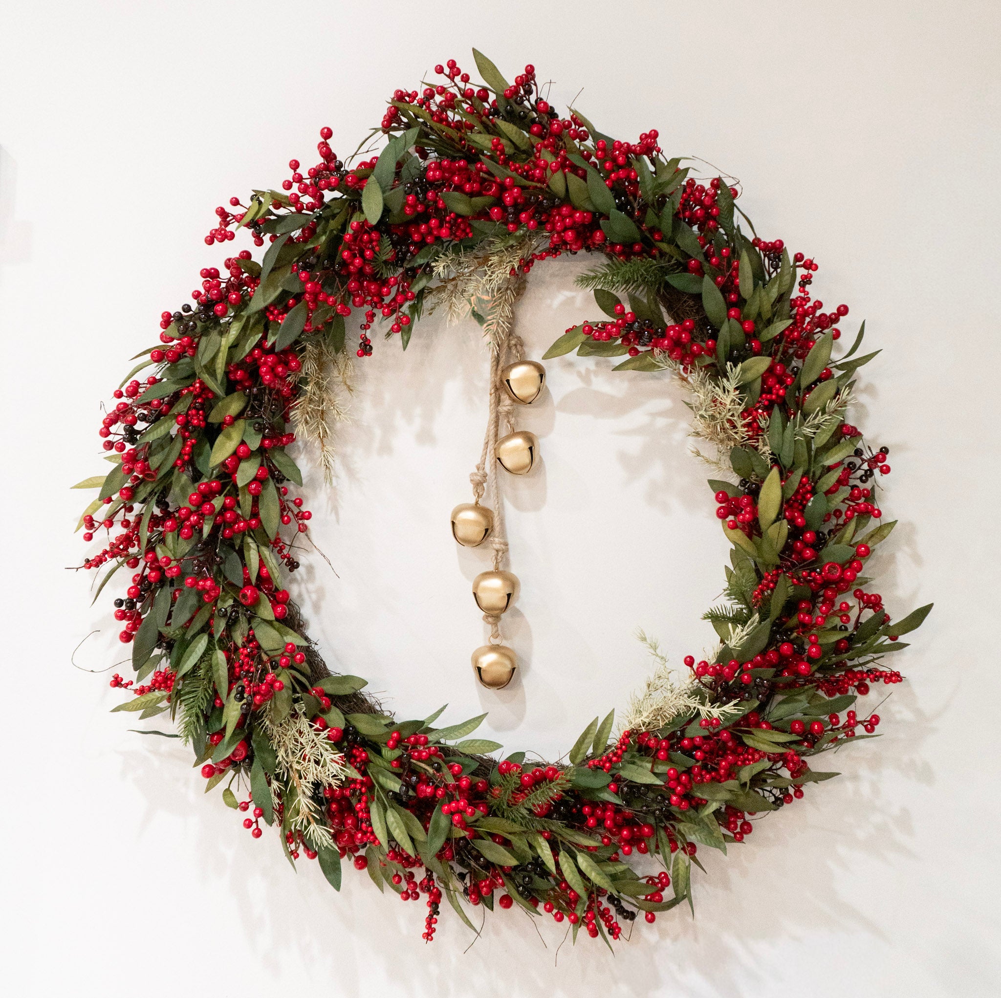 40" Spruce Wreath w/Red Berries & Pinecones