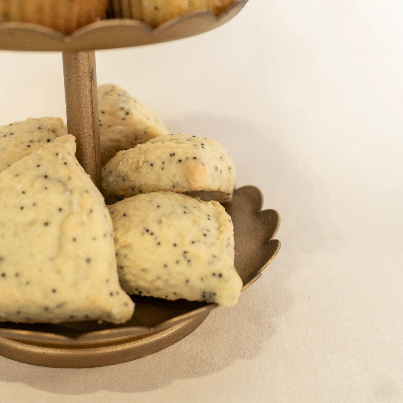 3-Tier Tray w/Scallop Edge