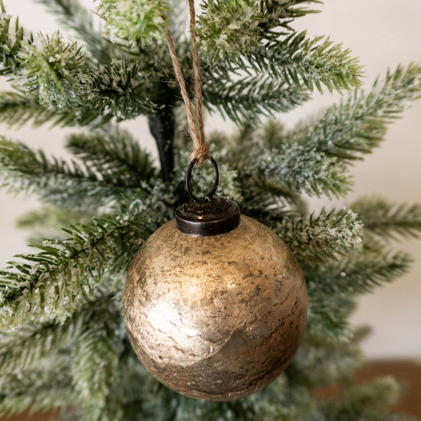 2.75" Gold Foil Glass Ball