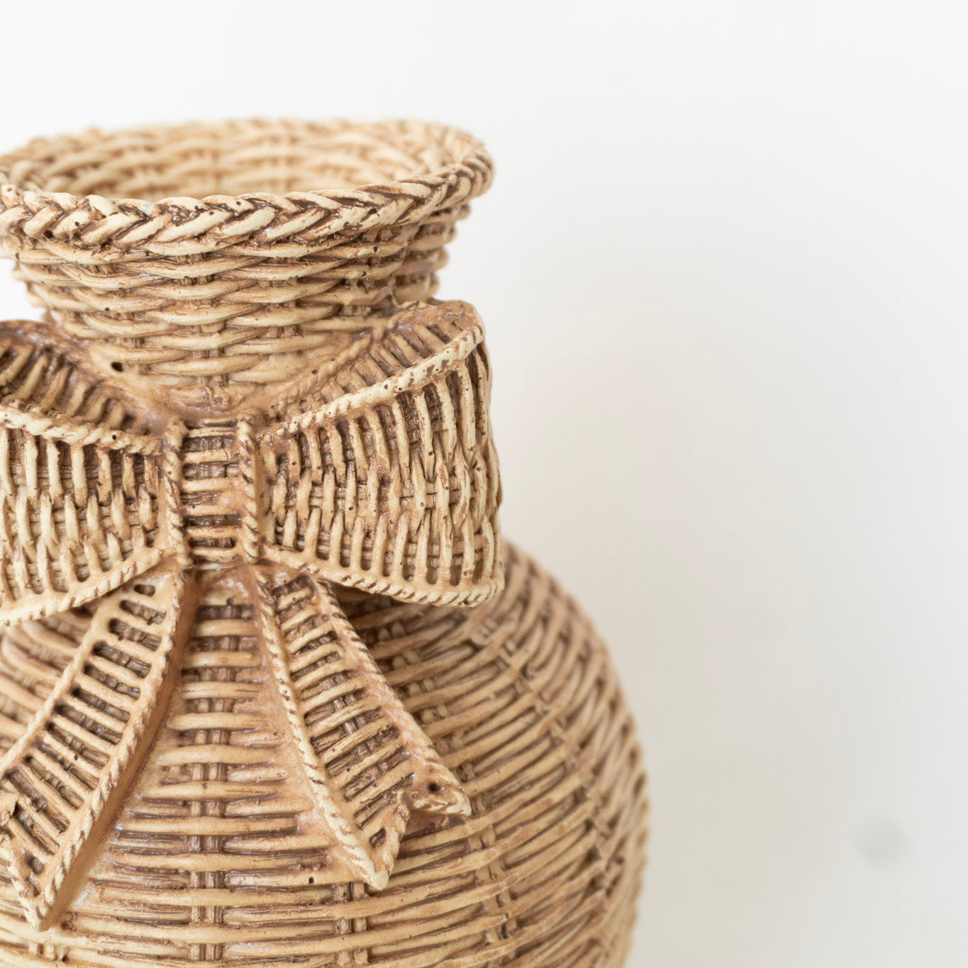 6" Polyresin Bow Weave Vase