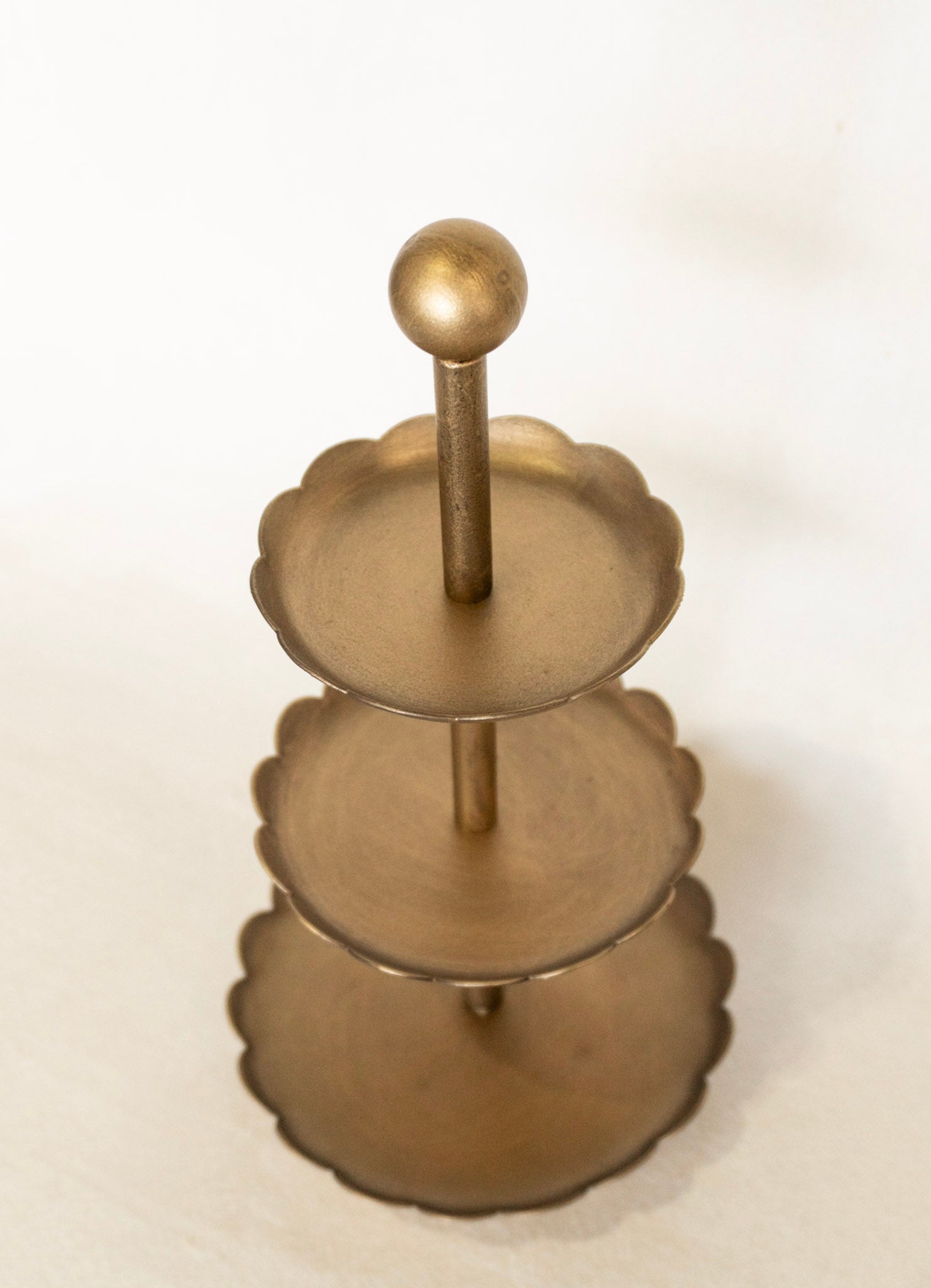 3-Tier Tray w/Scallop Edge