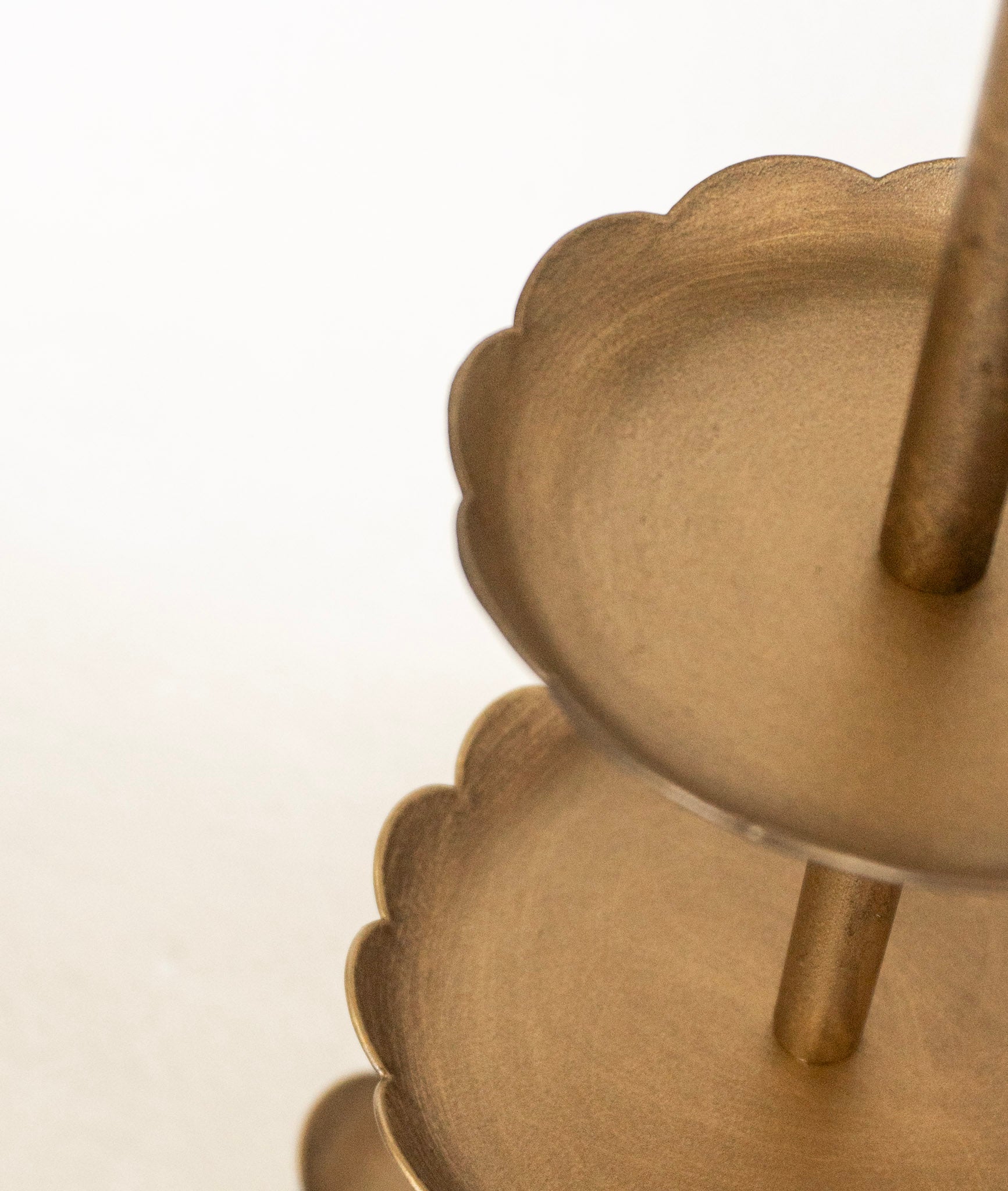 3-Tier Tray w/Scallop Edge