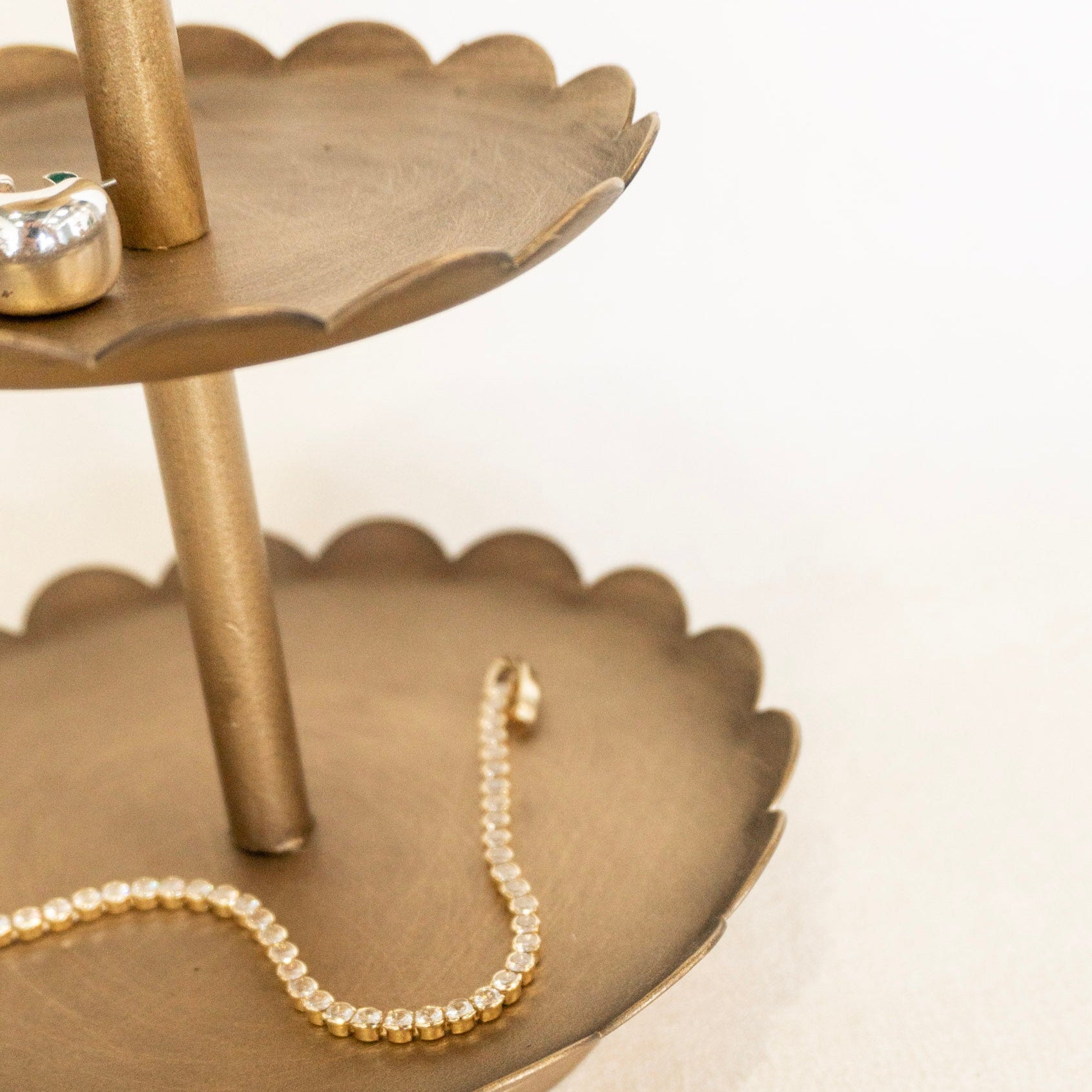 3-Tier Tray w/Scallop Edge