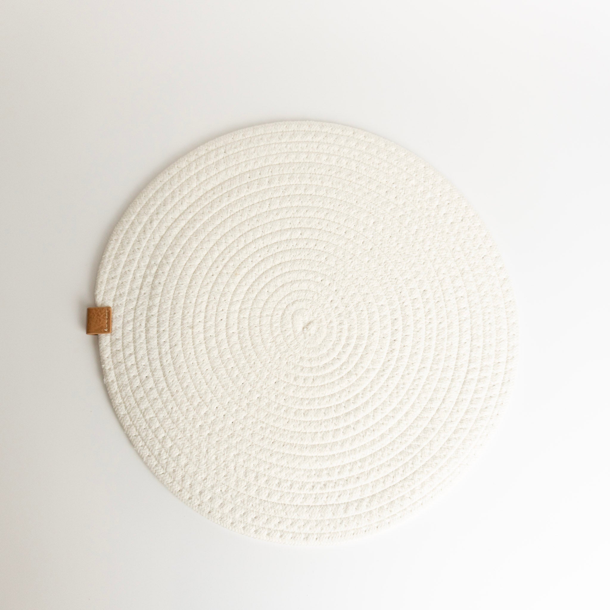 13" Ivory Round Placemat