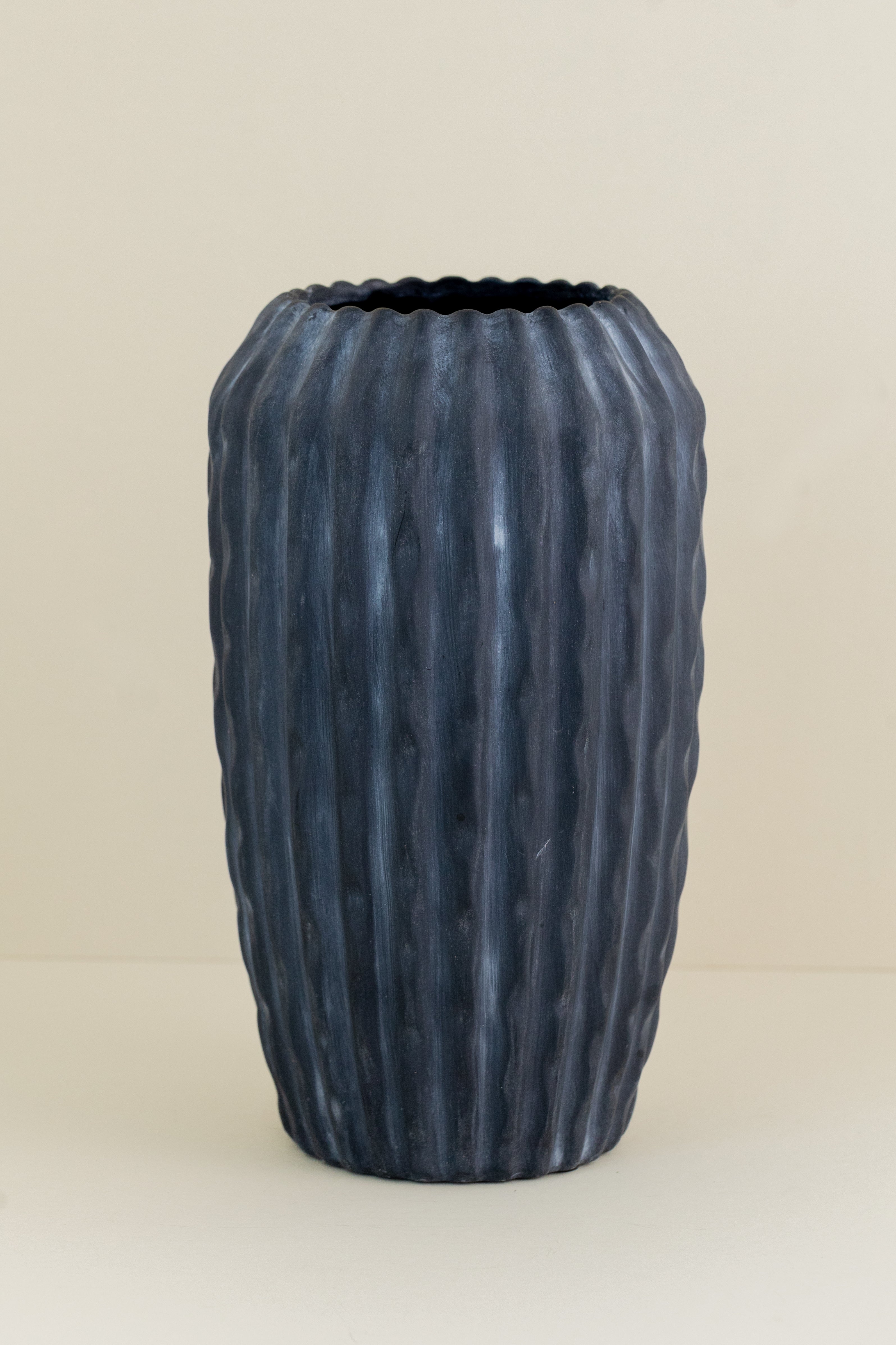Black Ruffle Vase - 12"