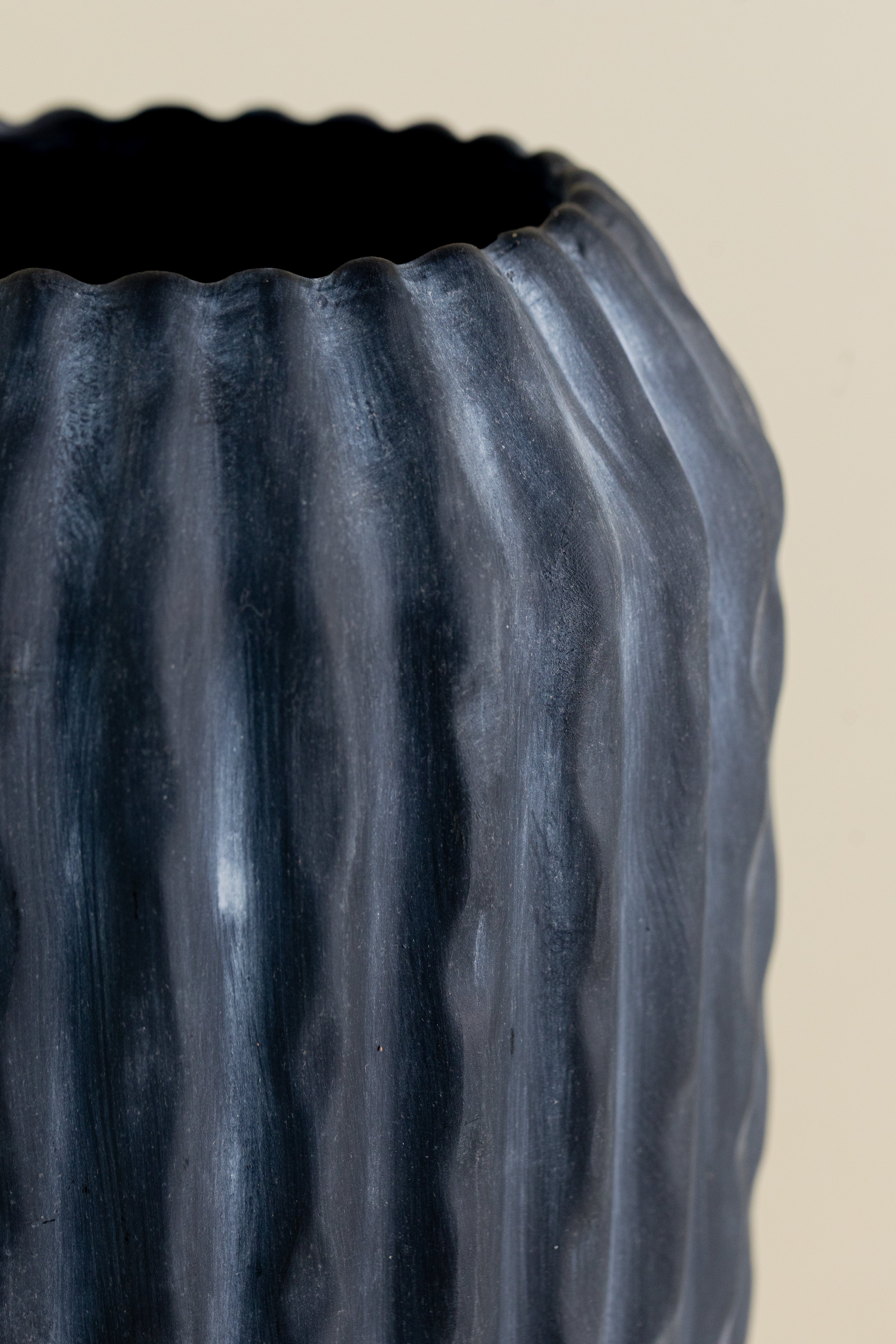 Black Ruffle Vase - 12"