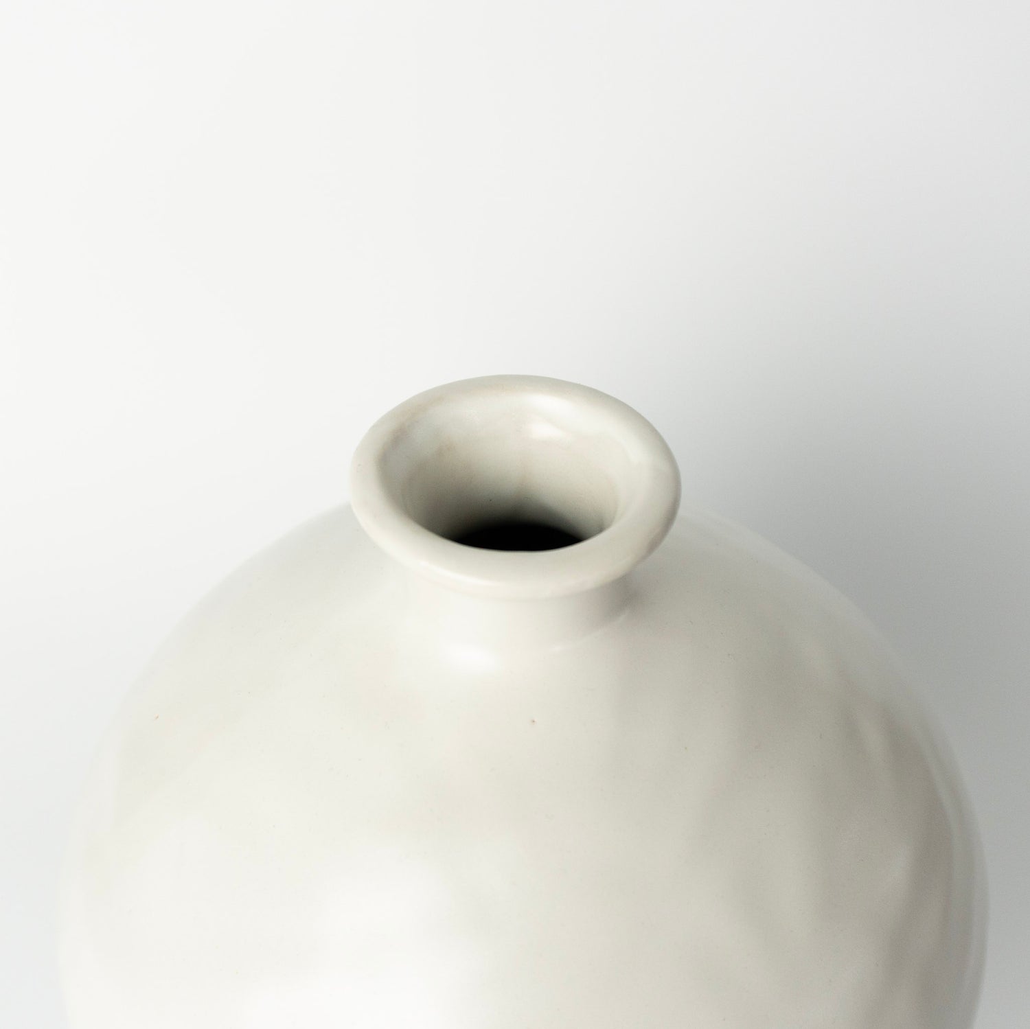 10" White Rounded Vase