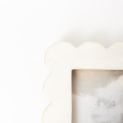 4x4 Marble Scalloped Frame