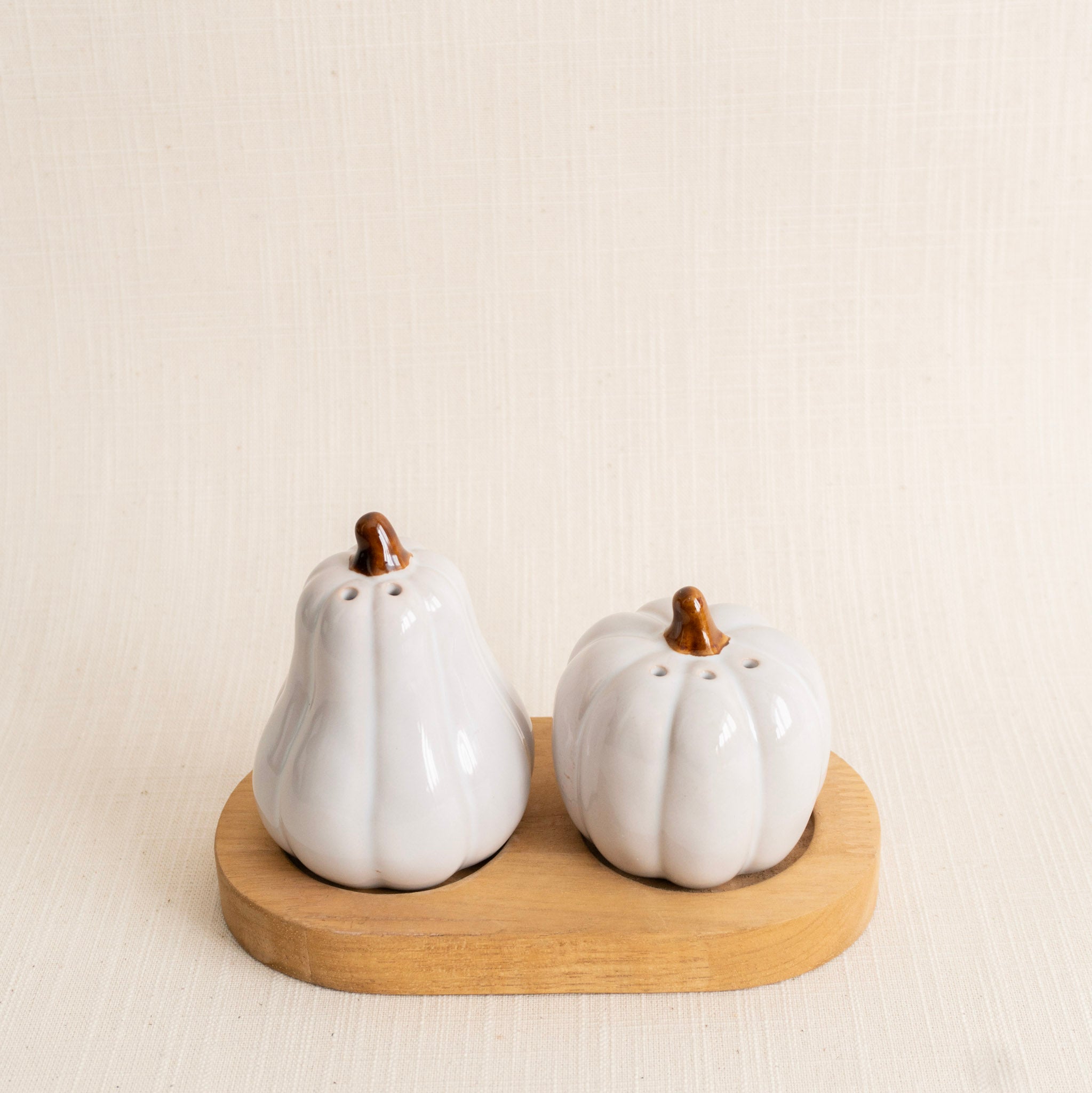 Pumpkin Salt &amp; Pepper Shakers w/Tray