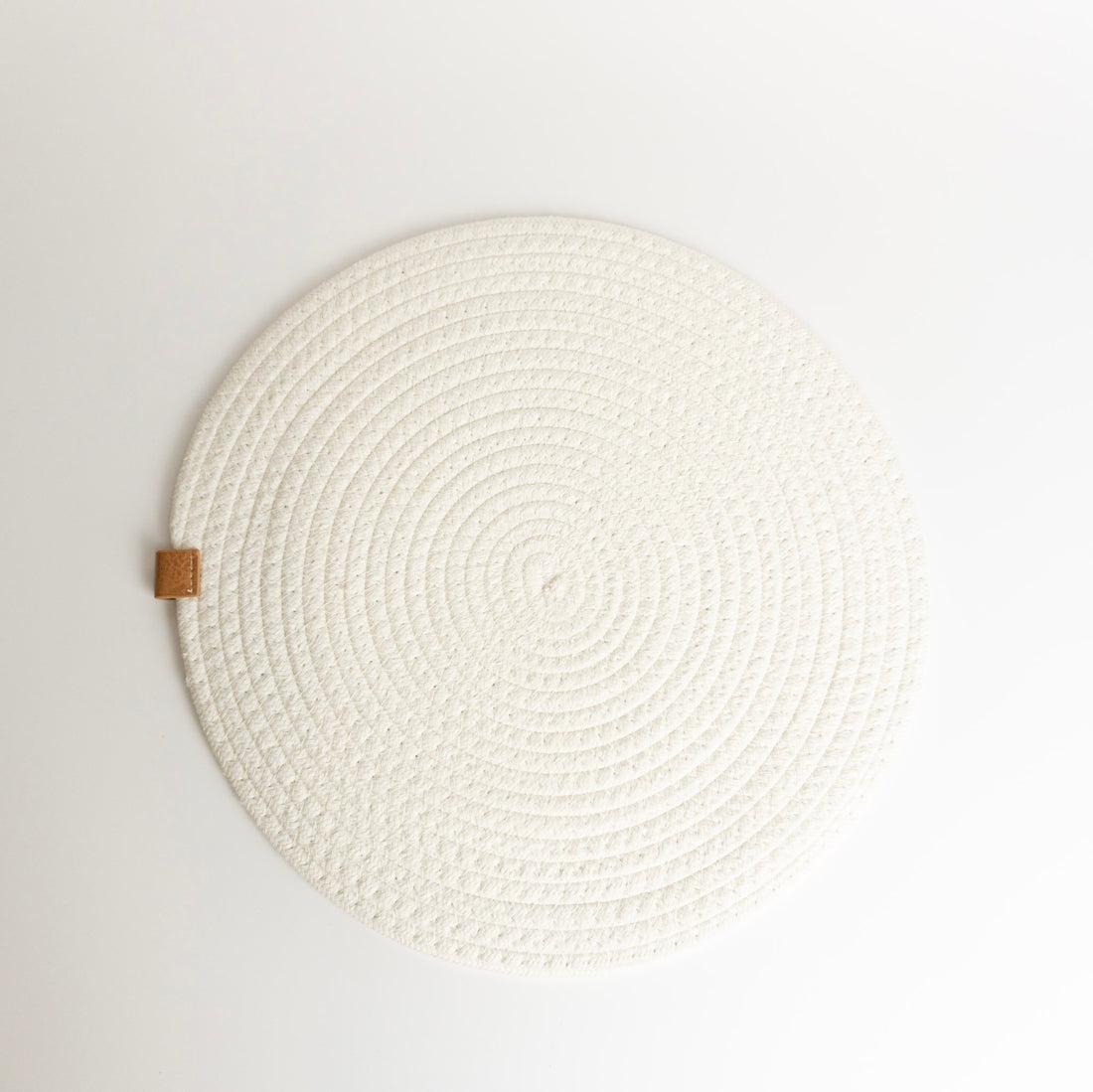13" Ivory Round Placemat