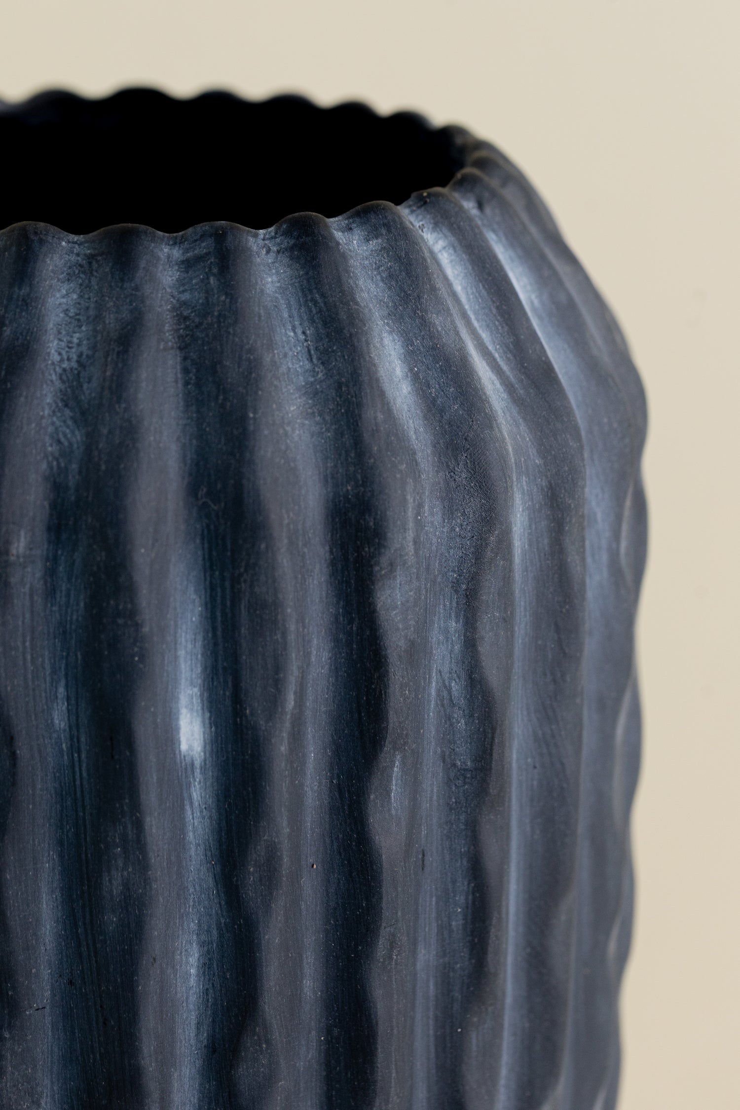 Black Ruffle Vase - 12&quot;
