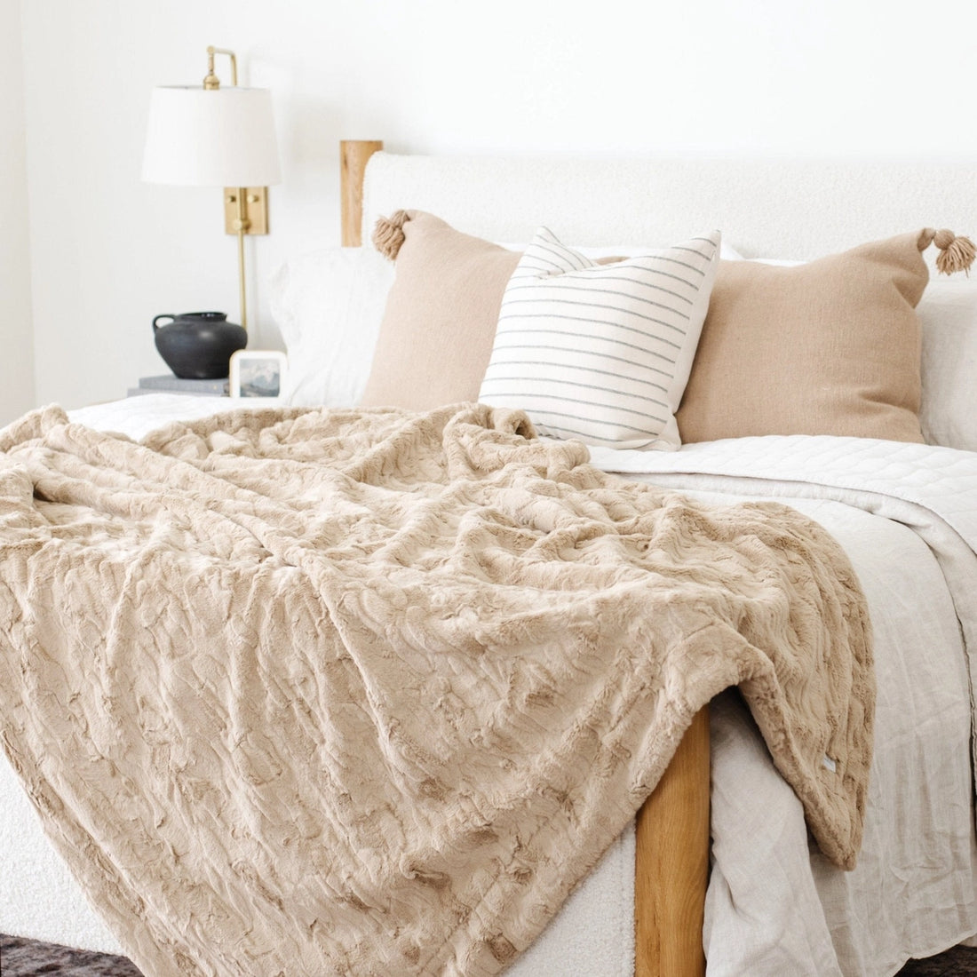 Luxury Faux Fur Throw Blanket: Buff
