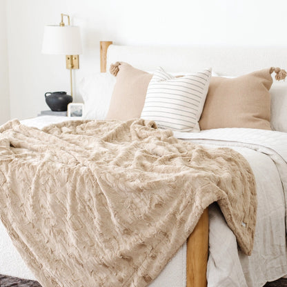 Luxury Faux Fur Throw Blanket: Buff