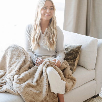Luxury Faux Fur Throw Blanket: Buff